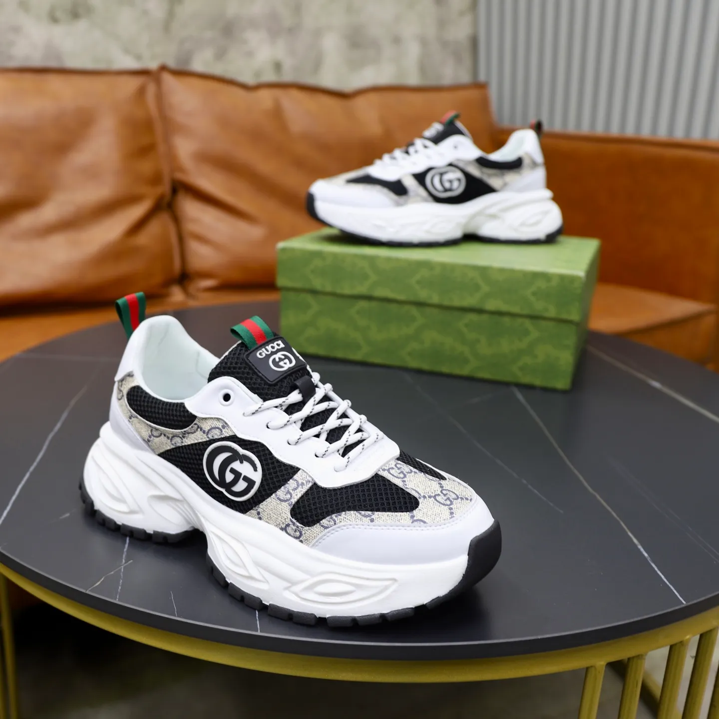 Ex-factory price: 462💰🙅‍♂️🙅‍♂️🙅‍♂️ Brand: Gucci GUCCi Standard code: 38-44 (45 customized) Grade: Same as the official website Material: Original material splicing Comfortable and breathable lining Lightweight and wear-resistant sports outsole Style category: Men's fashionable casual shoes Running sneakers Distinguished luxury brand elements Top luxury Color: actual picture color
